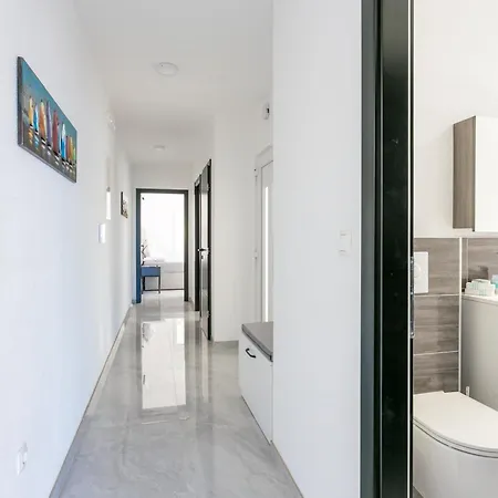 Family Friendly With A Swimming Pool Okrug Gornji, Ciovo - 21968 Apartment *