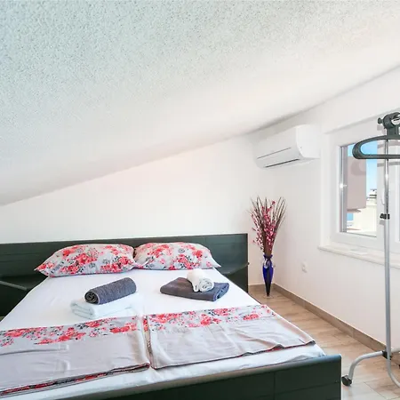Family Friendly With A Swimming Pool Okrug Gornji, Ciovo - 21968 Apartment