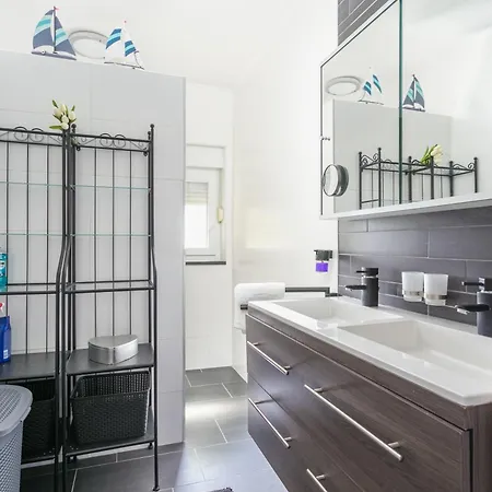 Apartment Family Friendly With A Swimming Pool Okrug Gornji, Ciovo - 21968 Trogir