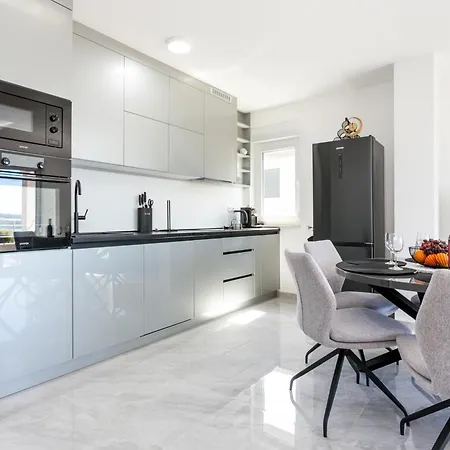 Family Friendly With A Swimming Pool Okrug Gornji, Ciovo - 21968 Apartment *