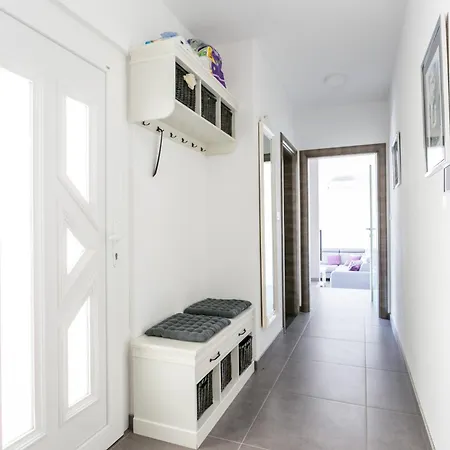 Apartment Family Friendly With A Swimming Pool Okrug Gornji, Ciovo - 21968 *
