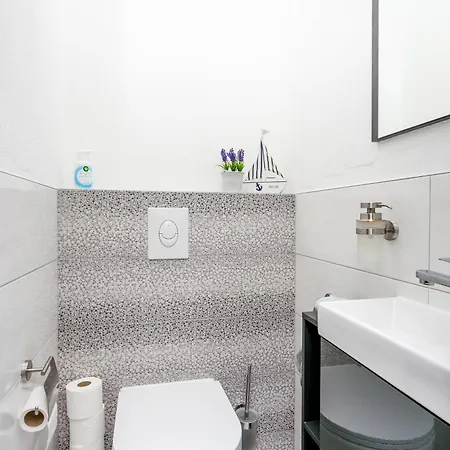 Family Friendly With A Swimming Pool Okrug Gornji, Ciovo - 21968 Apartment *