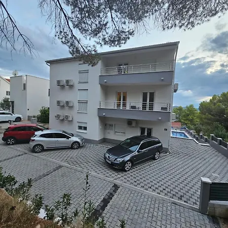 Family Friendly With A Swimming Pool Okrug Gornji, Ciovo - 21968 Apartment *