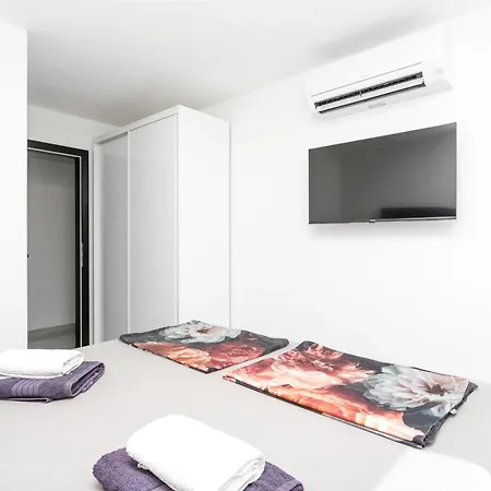 Family Friendly With A Swimming Pool Okrug Gornji, Ciovo - 21968 Apartment Trogir