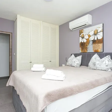 Family Friendly With A Swimming Pool Okrug Gornji, Ciovo - 21968 Apartment