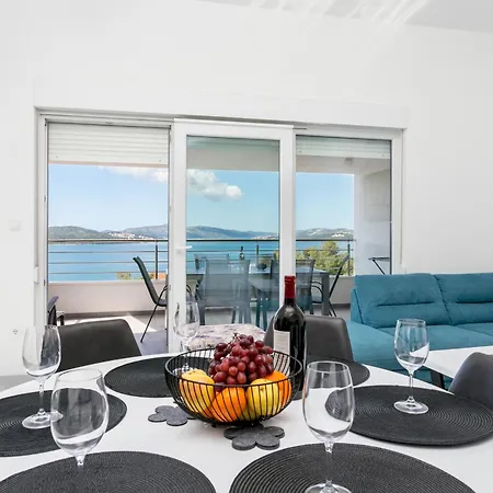 Family Friendly With A Swimming Pool Okrug Gornji, Ciovo - 21968 * Trogir