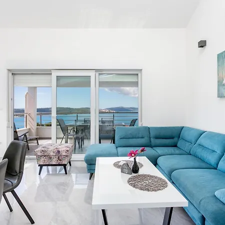 Family Friendly With A Swimming Pool Okrug Gornji, Ciovo - 21968 * Trogir