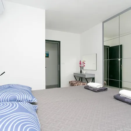 Apartment Family Friendly With A Swimming Pool Okrug Gornji, Ciovo - 21968 Trogir