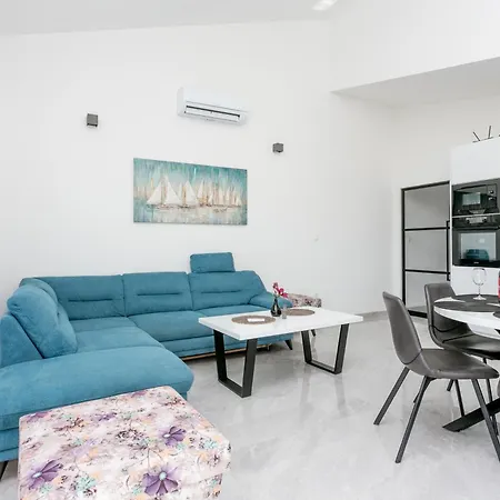 Family Friendly With A Swimming Pool Okrug Gornji, Ciovo - 21968 Trogir